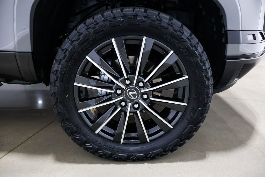 Used 2026 Lexus GX 550 w/ Accessory Package (2T) AWD/4WD image 24