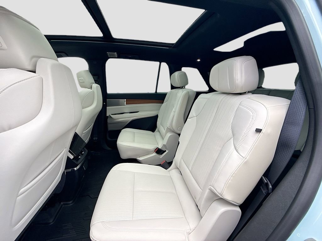 New 2026 Cadillac Vistiq Sport w/ LPO, Floor Liner Package image 26