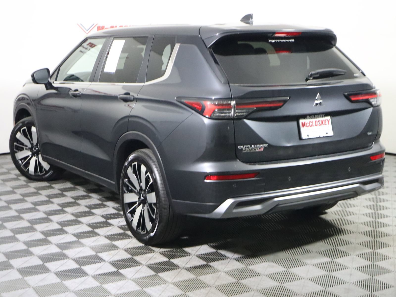 Used 2025 Mitsubishi Outlander AWD image 15