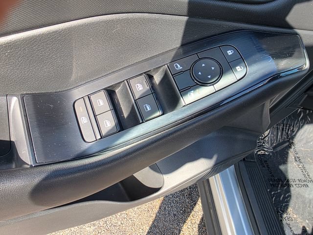 Used 2024 Nissan Rogue S AWD/4WD image 21