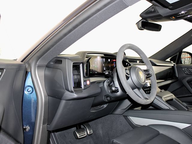 New 2026 Porsche Cayenne Electric AWD/4WD image 4