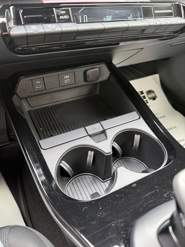 Used 2024 Toyota Prius LE image 20