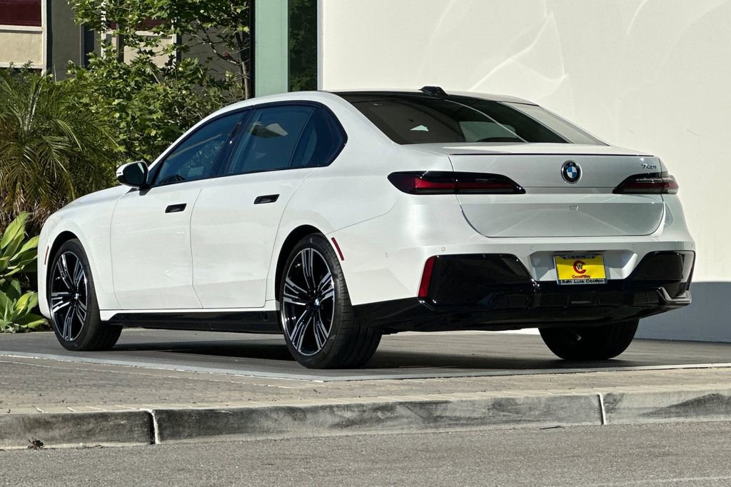 Used 2023 BMW 740i image 5