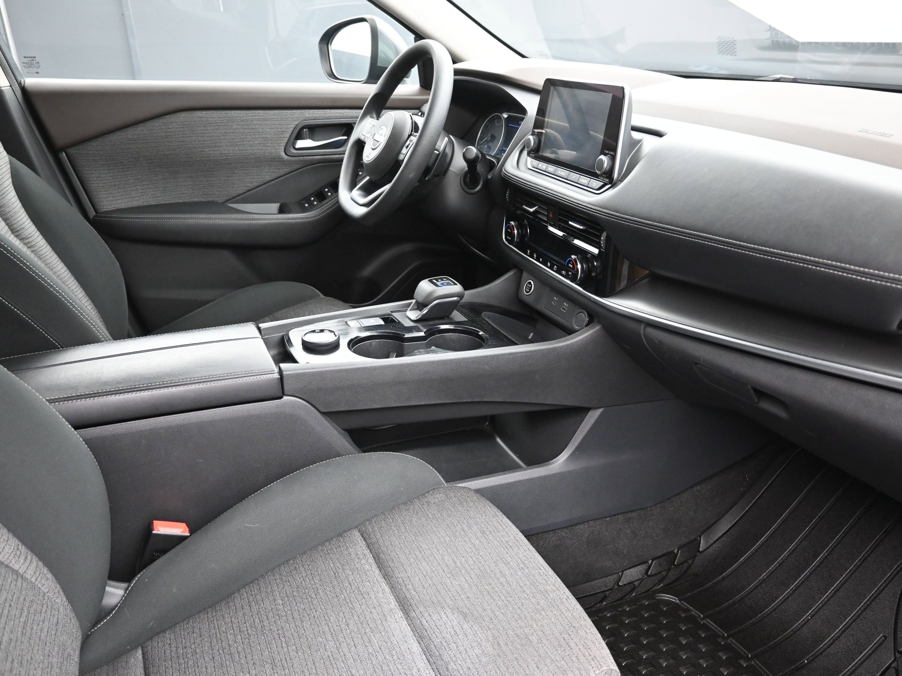 Used 2022 Nissan Rogue SV image 26