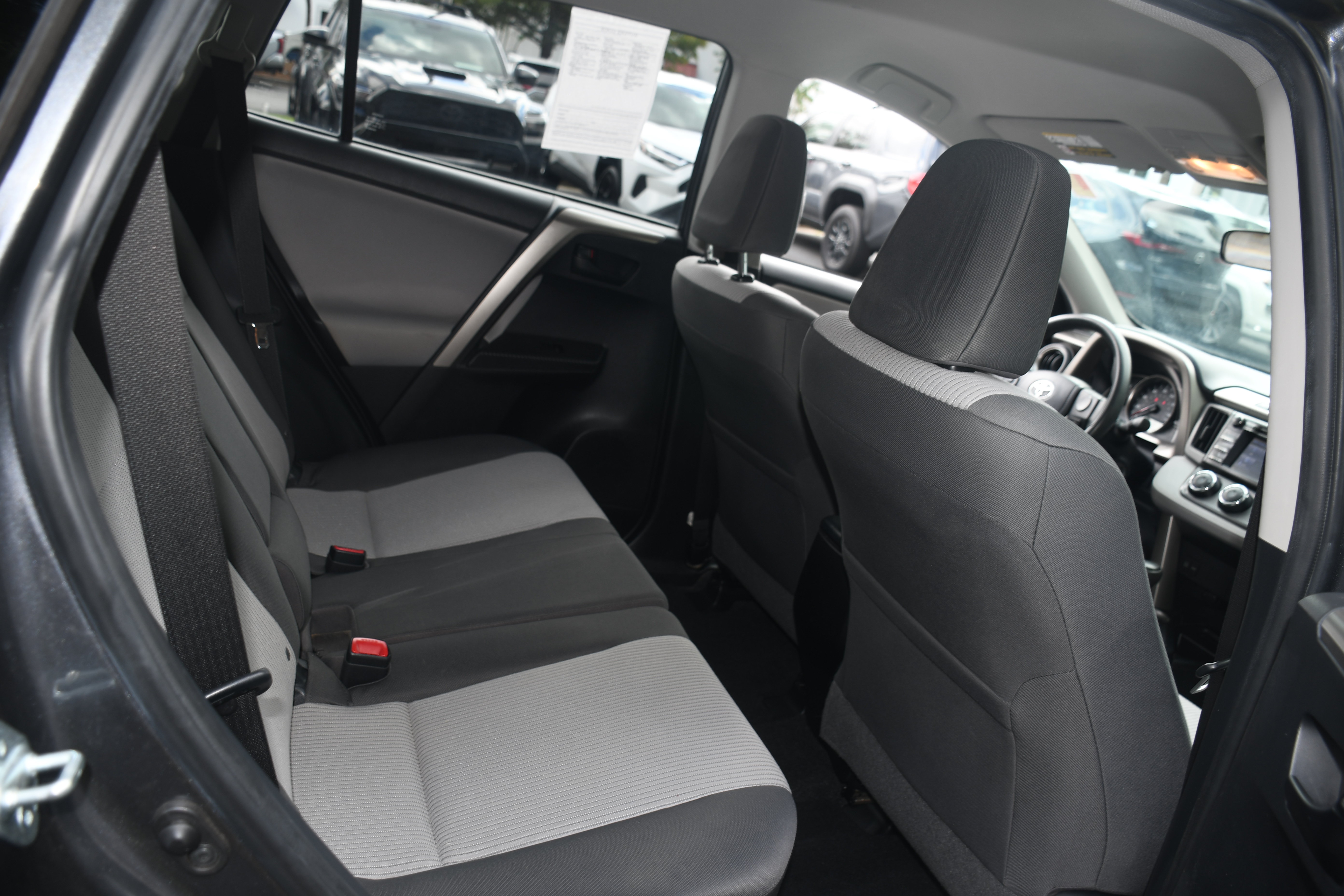 Used 2015 Toyota RAV4 LE AWD/4WD image 18