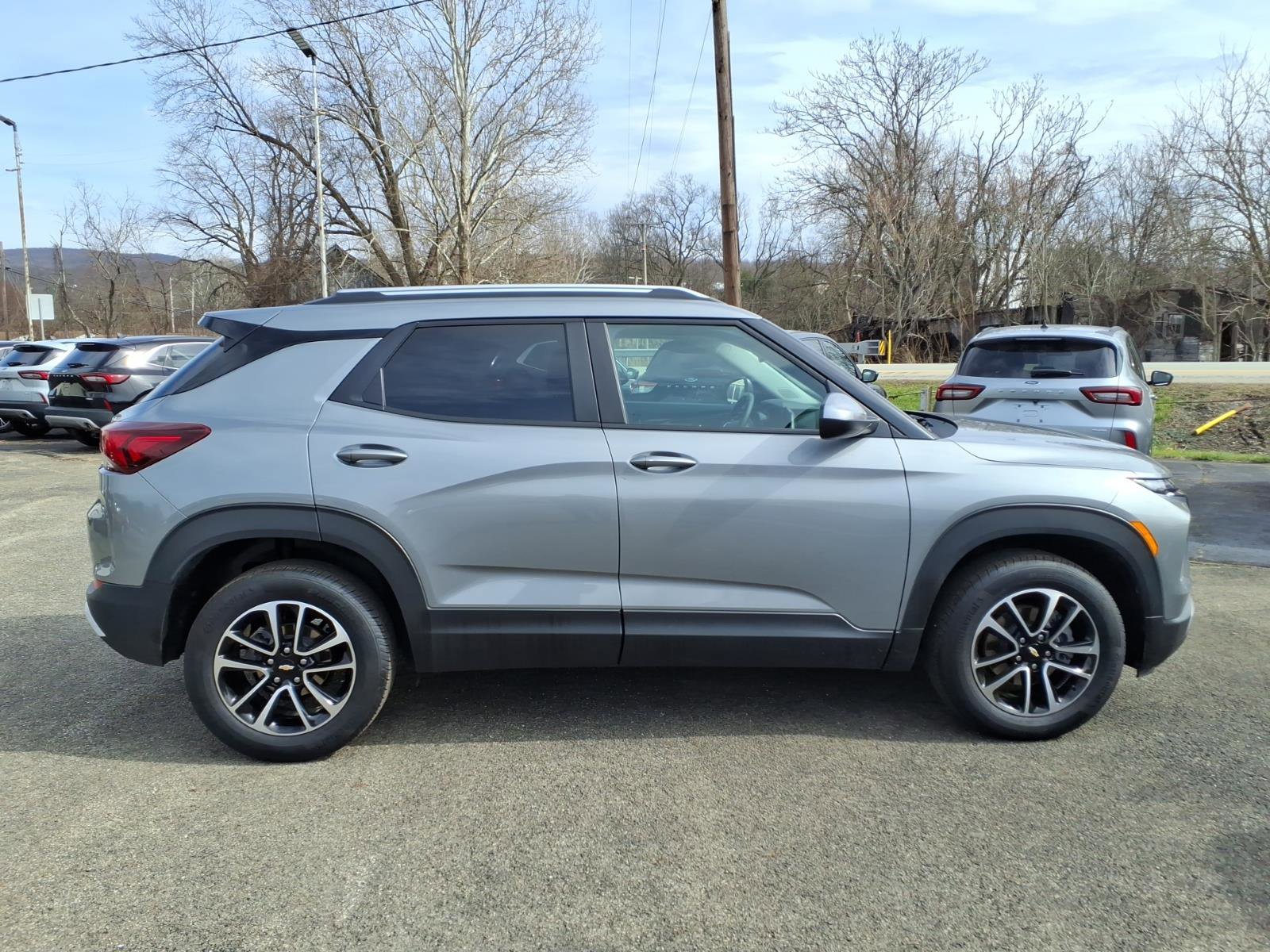 Used 2026 Chevrolet TrailBlazer LT w/ Convenience Package AWD/4WD image 2