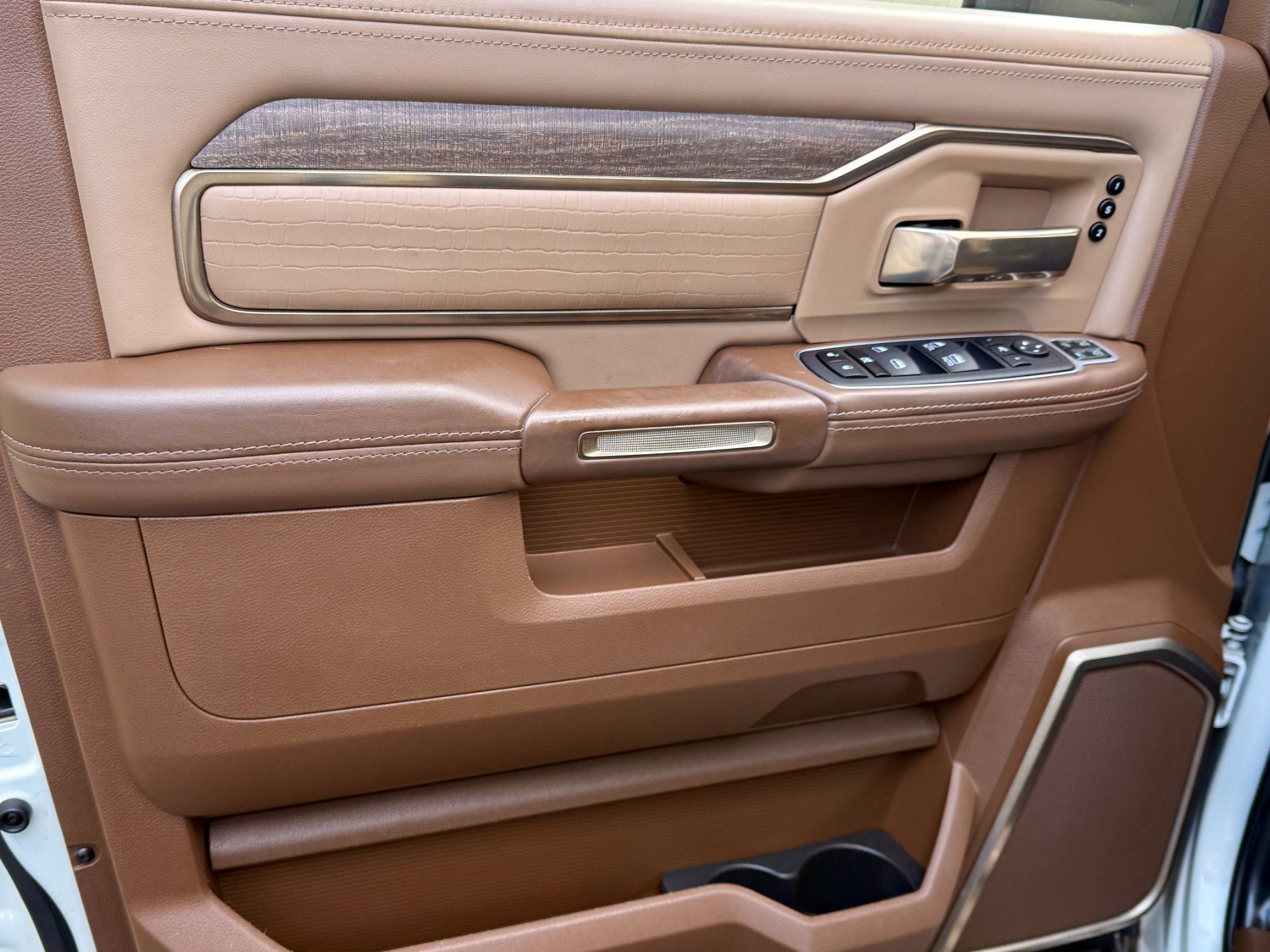 Used 2024 RAM 2500 Limited w/ Towing Technology Group AWD/4WD image 82