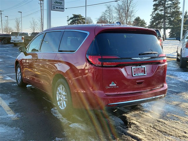 New 2026 Chrysler Pacifica Select image 3
