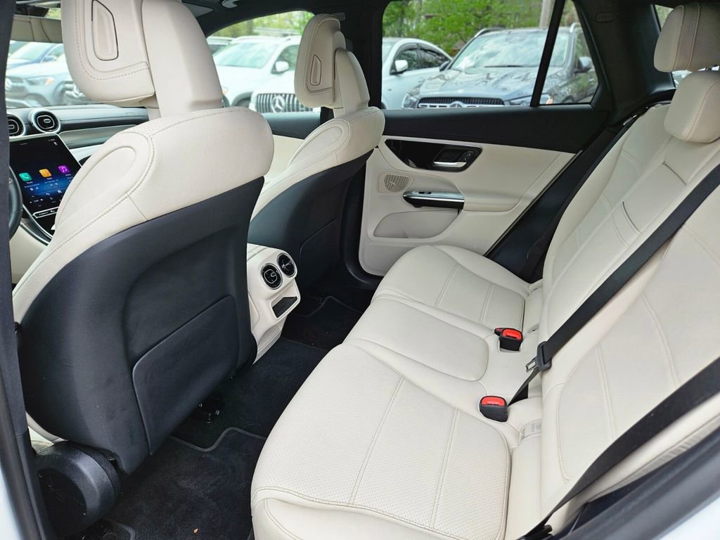 Used 2025 Mercedes-Benz GLC 300 4MATIC image 15