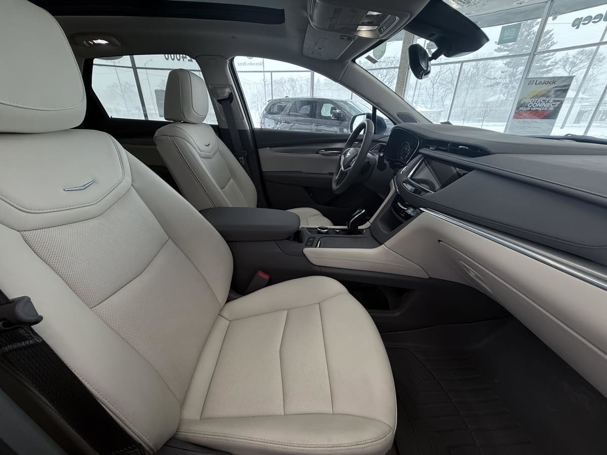 Used 2025 Cadillac XT5 Premium Luxury w/ Technology Package image 22