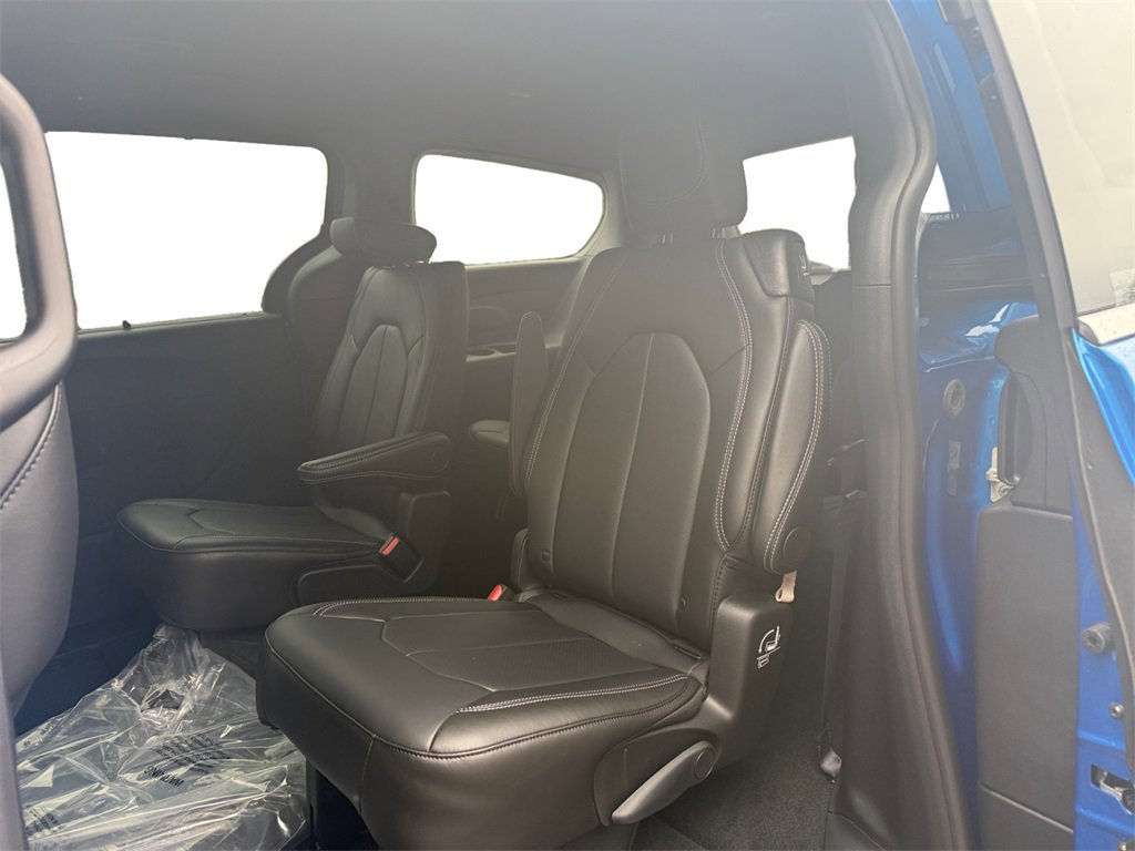 New 2026 Chrysler Pacifica Select image 13