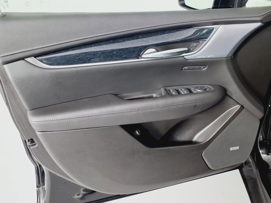 Certified 2025 Cadillac XT5 Premium Luxury image 8