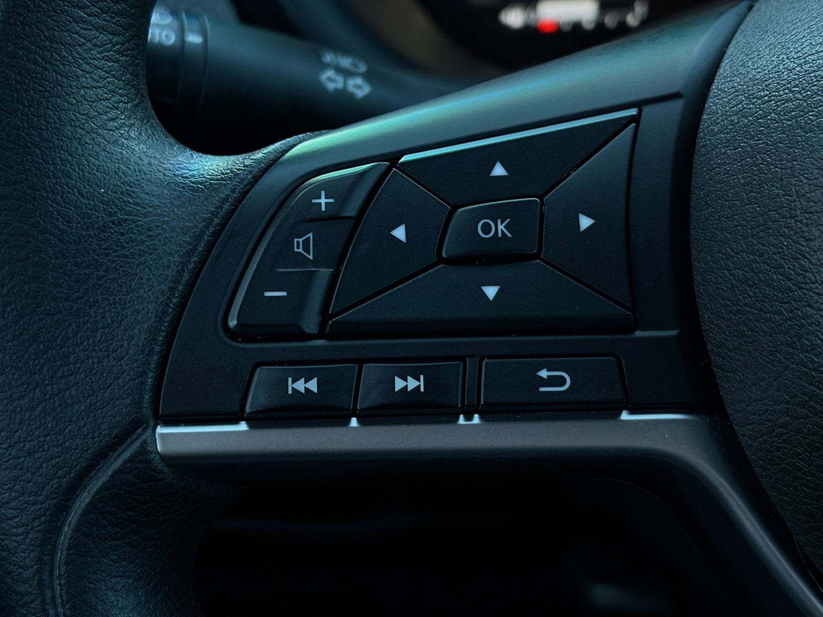 Used 2023 Nissan Kicks SV FWD image 17