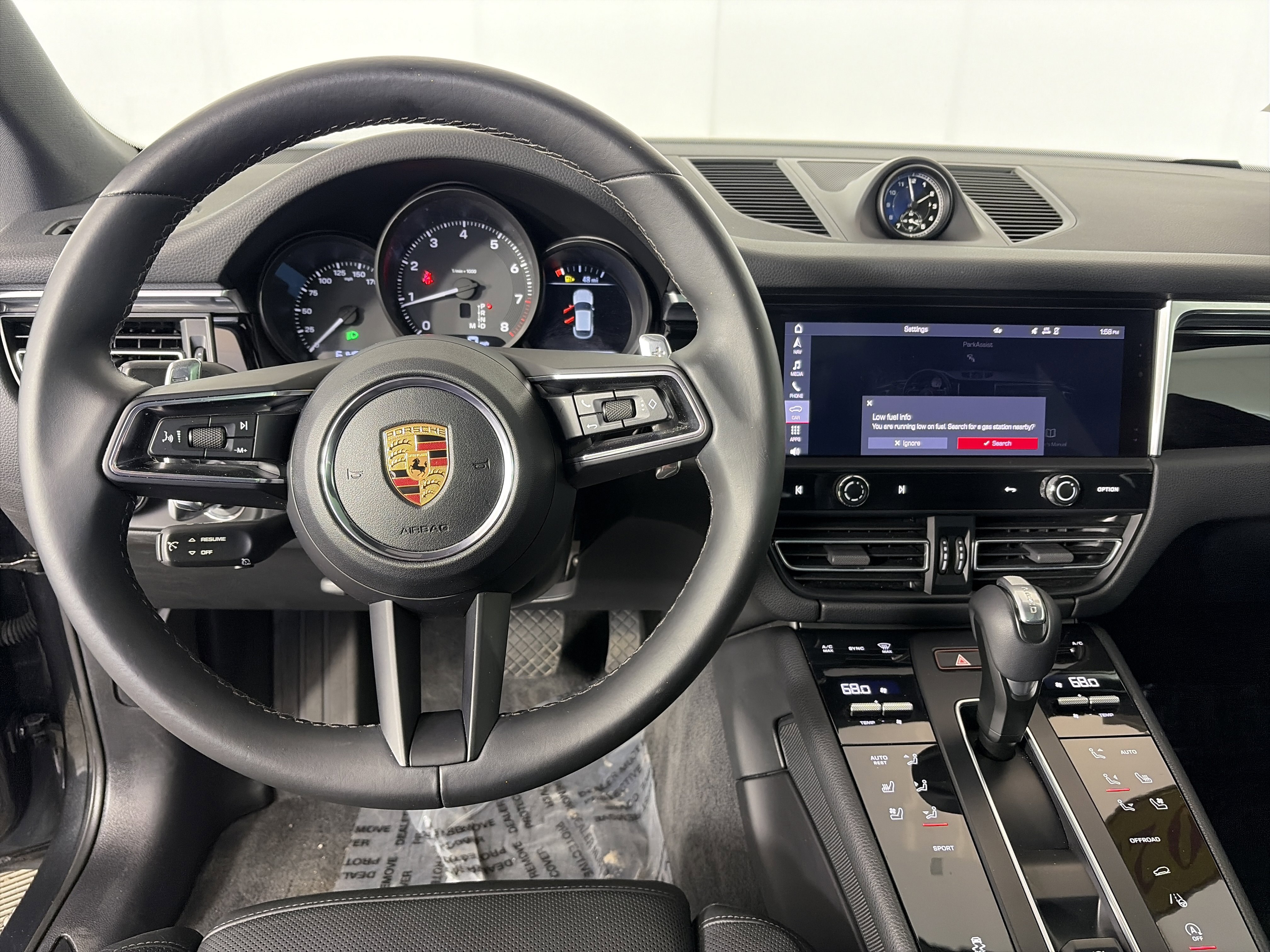 Used 2022 Porsche Macan AWD/4WD image 3