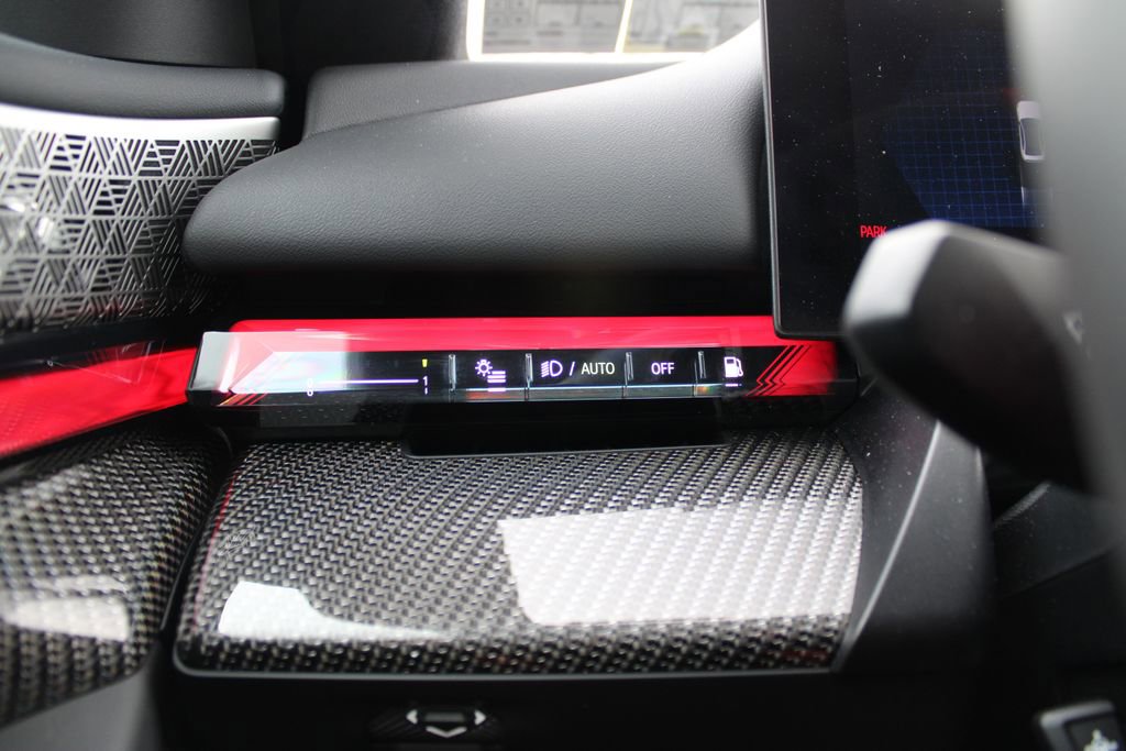 Used 2026 BMW M5 w/ Carbon Package image 25