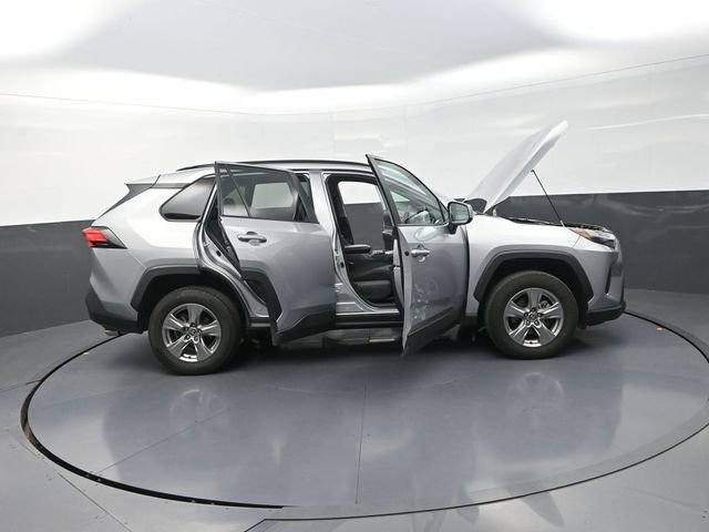 Used 2025 Toyota RAV4 XLE AWD/4WD image 45