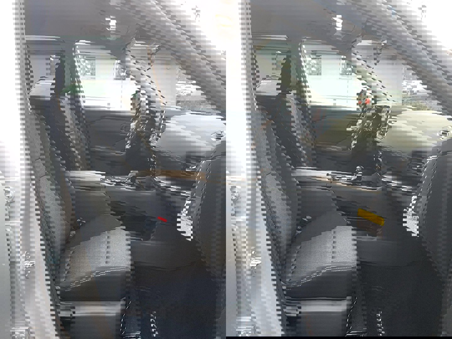 Used 2025 Nissan Rogue SV image 17