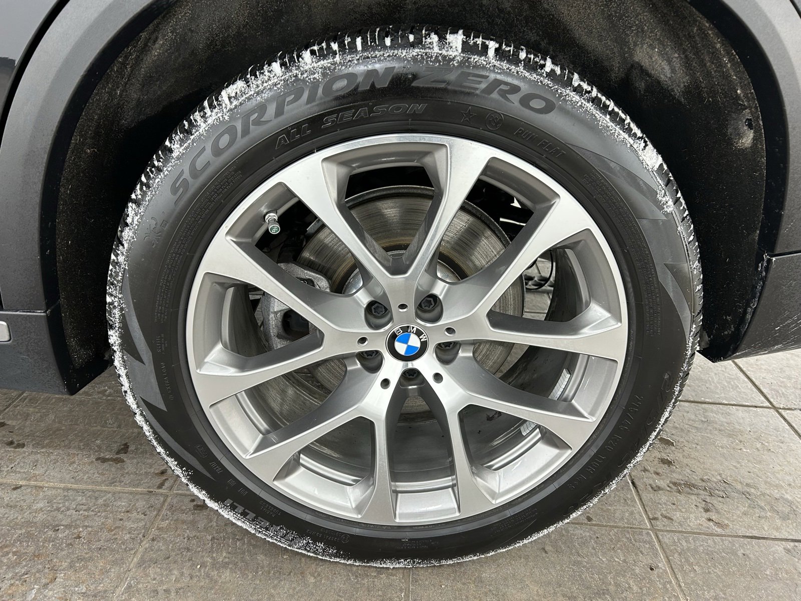 Used 2024 BMW X5 xDrive40i w/ Premium Package image 37