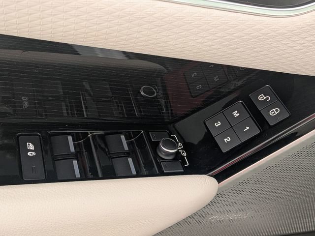 Used 2019 Land Rover Range Rover Velar R-Dynamic SE image 16