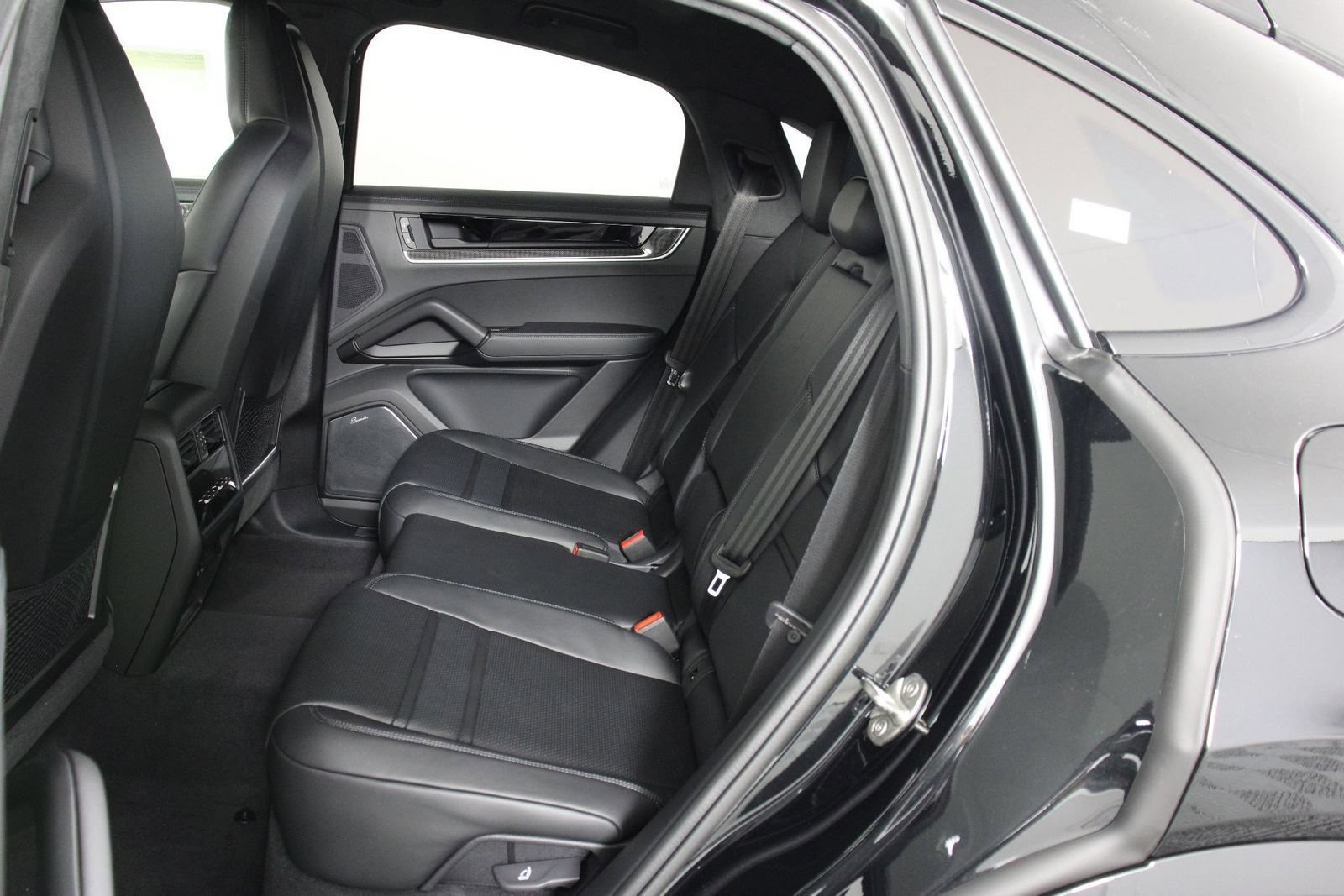 New 2026 Porsche Cayenne Turbo AWD/4WD image 18