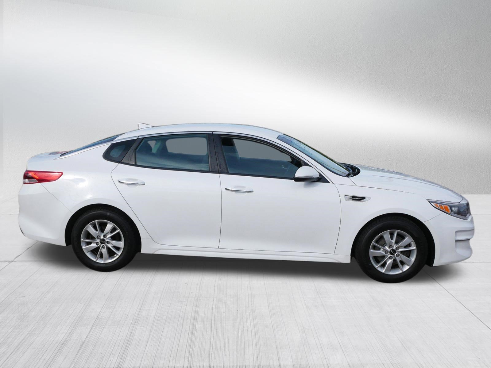 Used 2018 Kia Optima LX FWD image 8