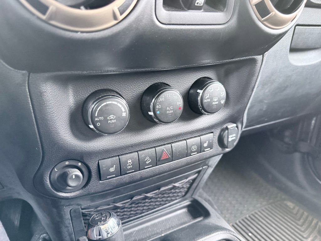 Used 2016 Jeep Wrangler Unlimited Sahara image 20