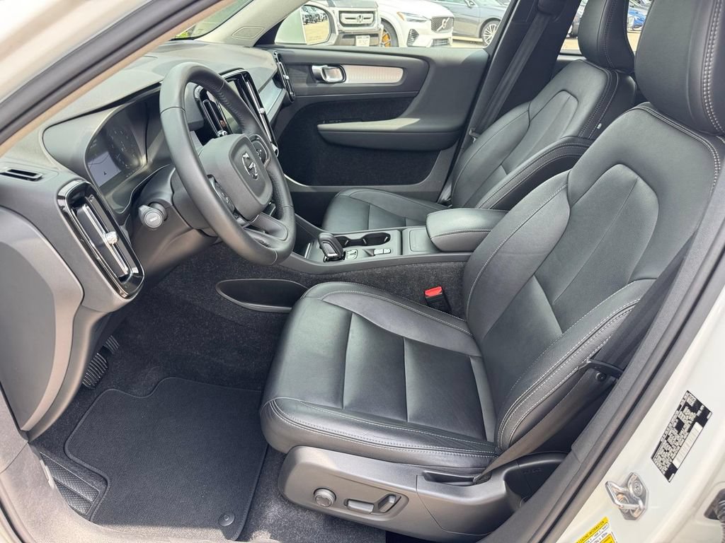 Used 2021 Volvo XC40 T5 Momentum w/ Premium Package AWD/4WD image 7