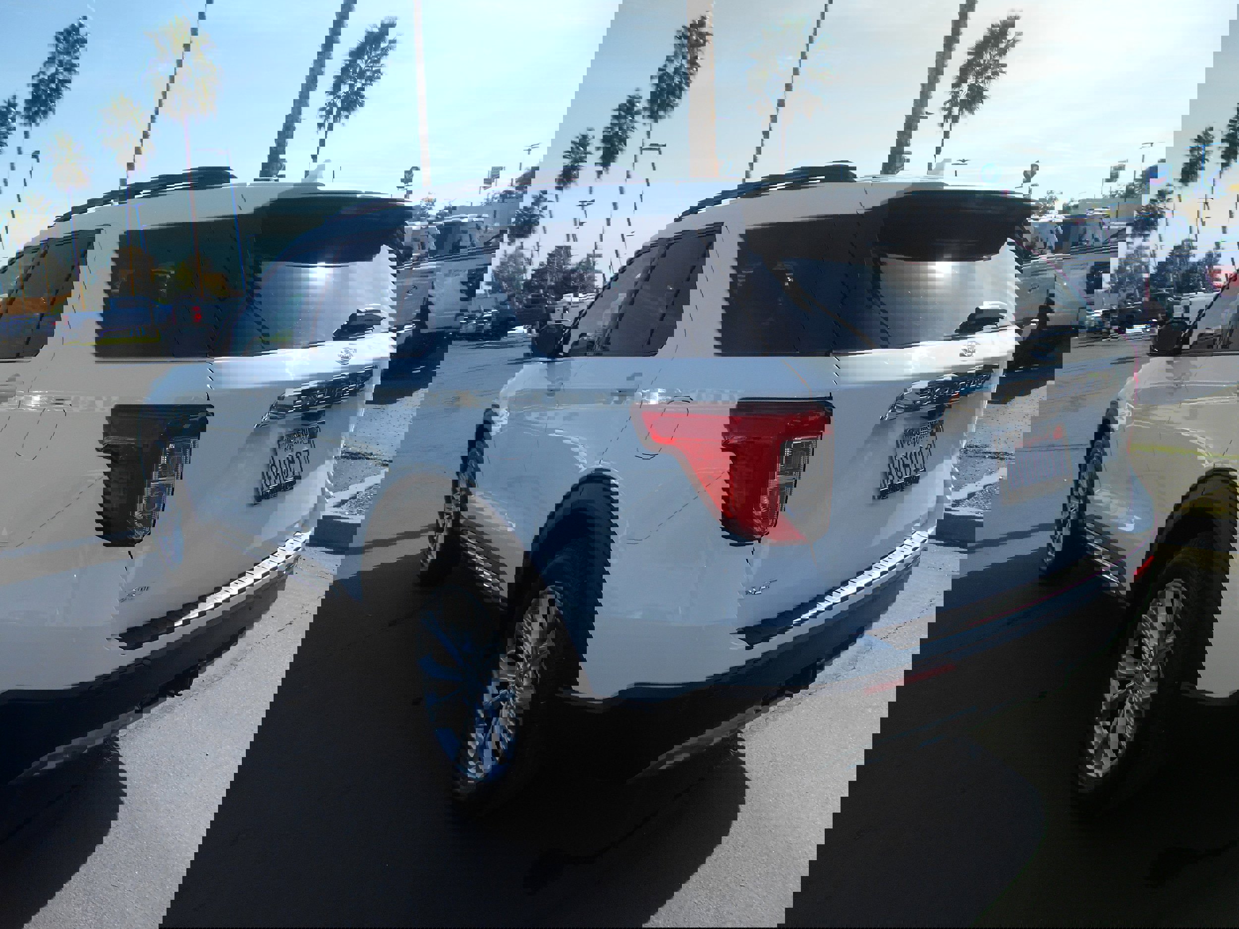 Used 2020 Ford Explorer XLT w/ Equipment Group 202A image 7