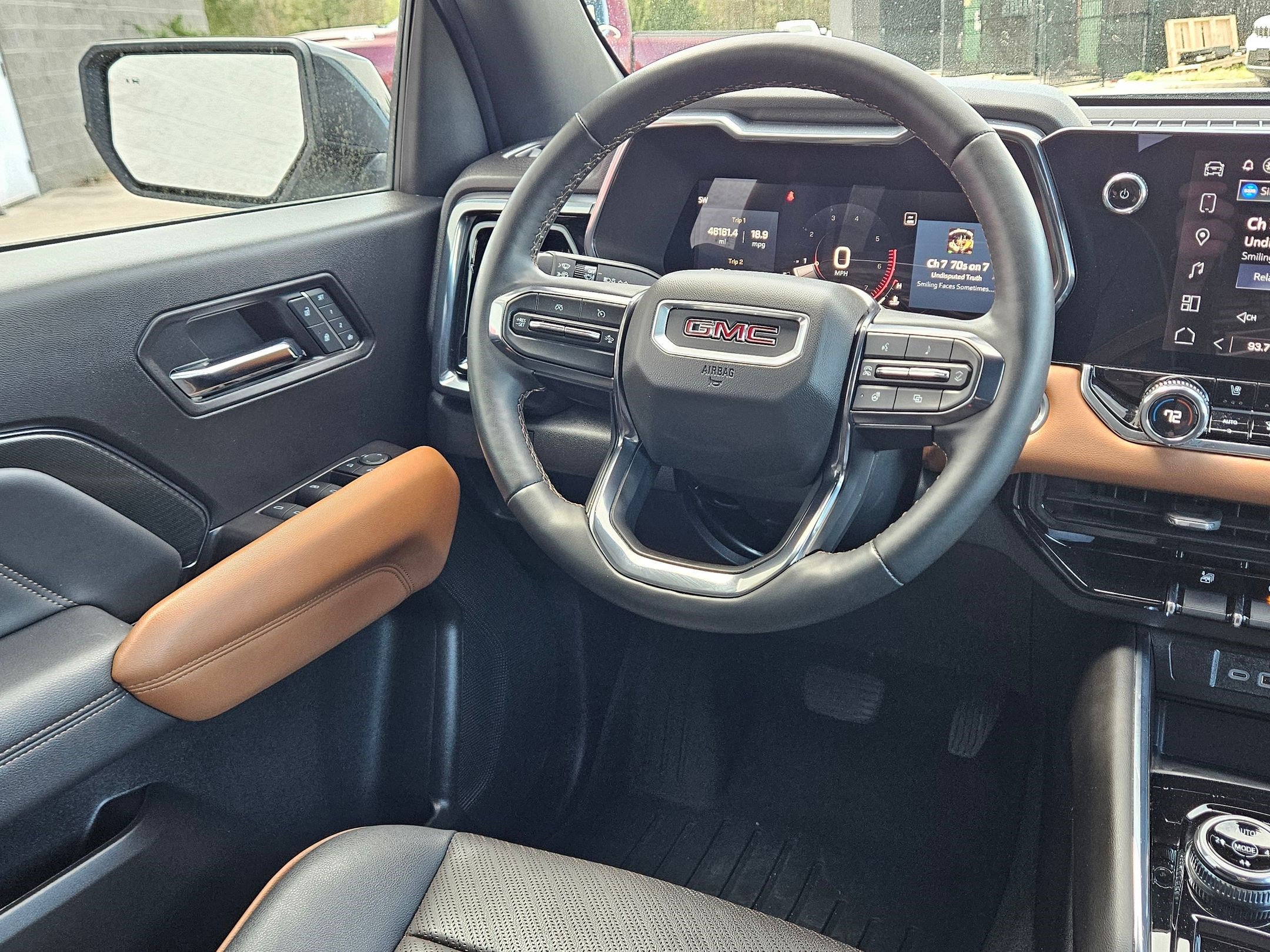 Used 2024 GMC Canyon AT4 w/ AT4 Premium Package image 8