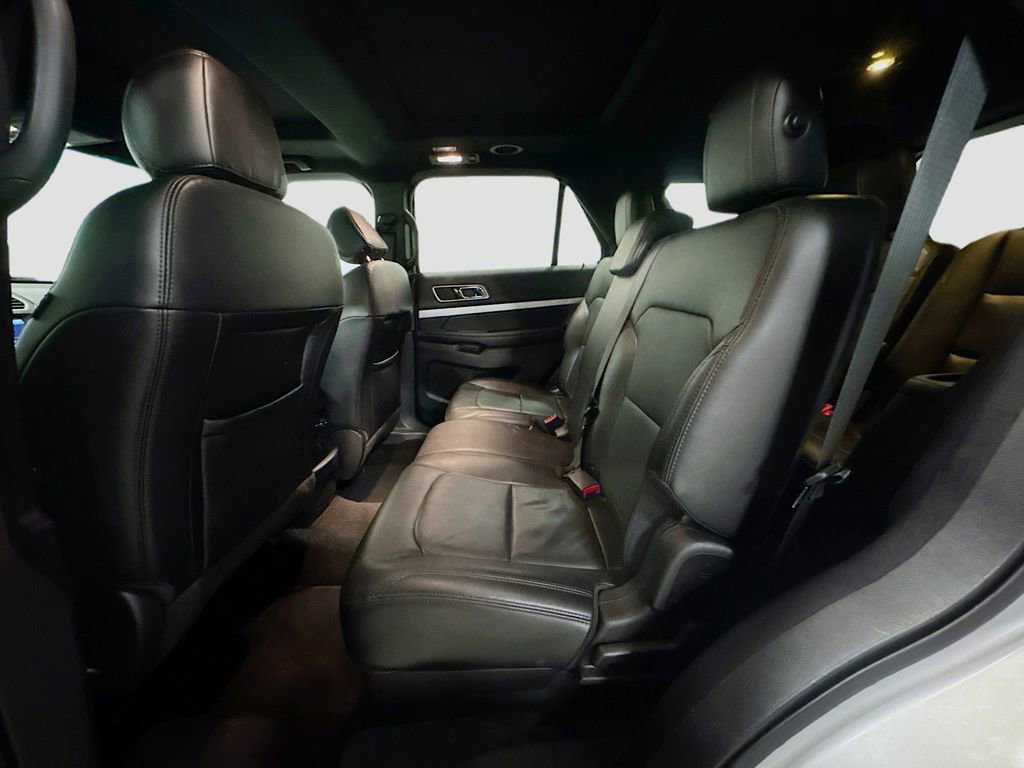 Used 2016 Ford Explorer XLT w/ Equipment Group 202A image 28