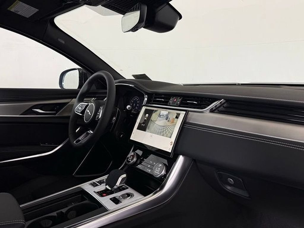 New 2024 Jaguar XF R-Dynamic SE AWD/4WD image 18