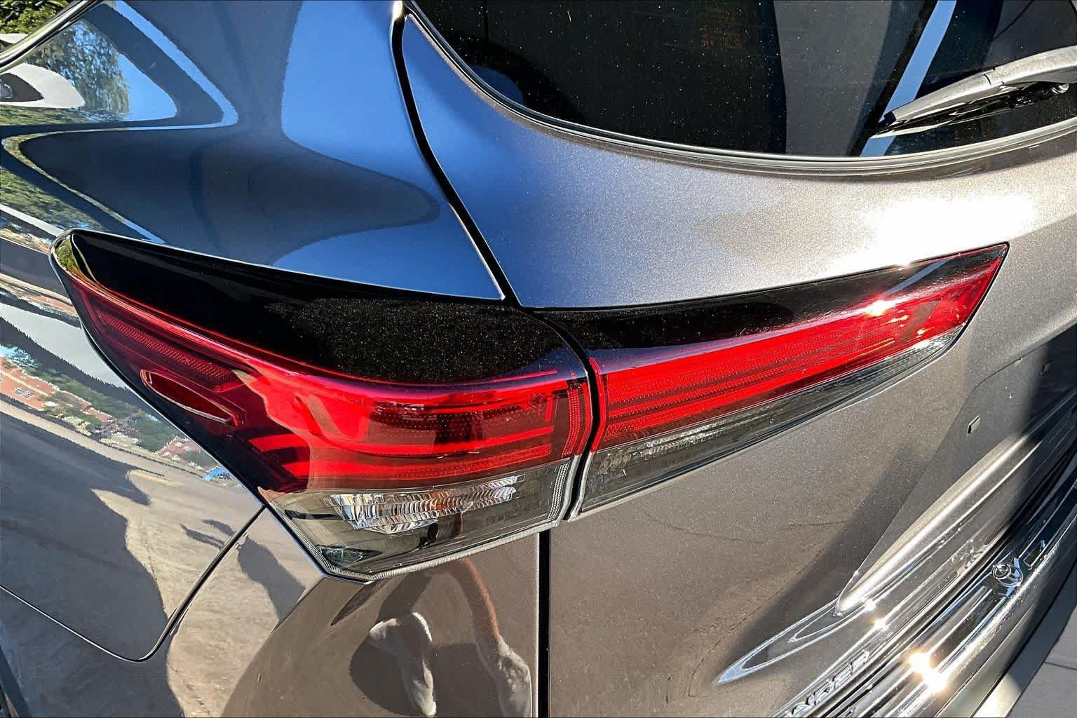 Used 2021 Toyota Highlander XLE AWD/4WD image 29