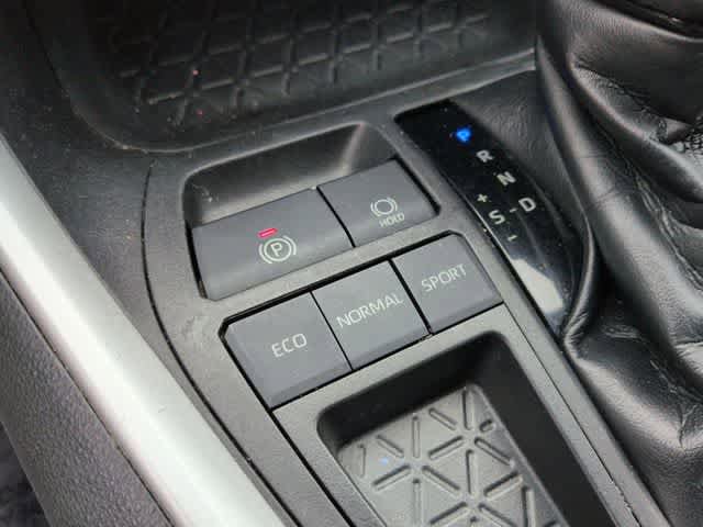 Used 2021 Toyota RAV4 XLE FWD image 36