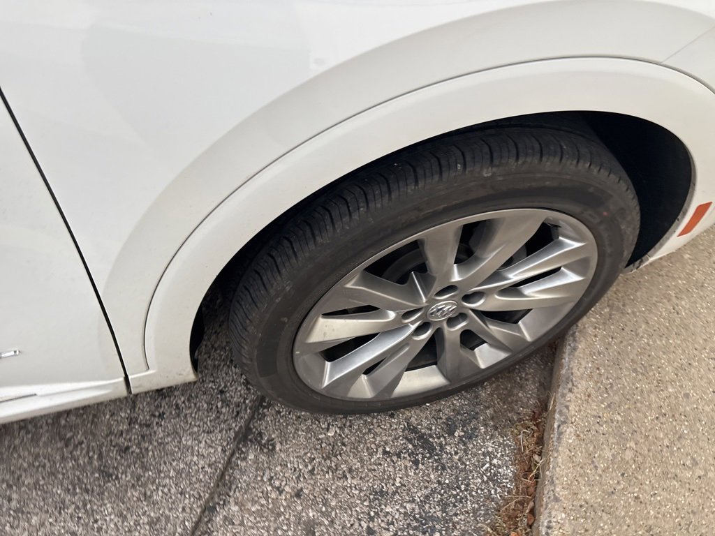 Used 2022 Buick Envision Avenir w/ Technology Package II image 7