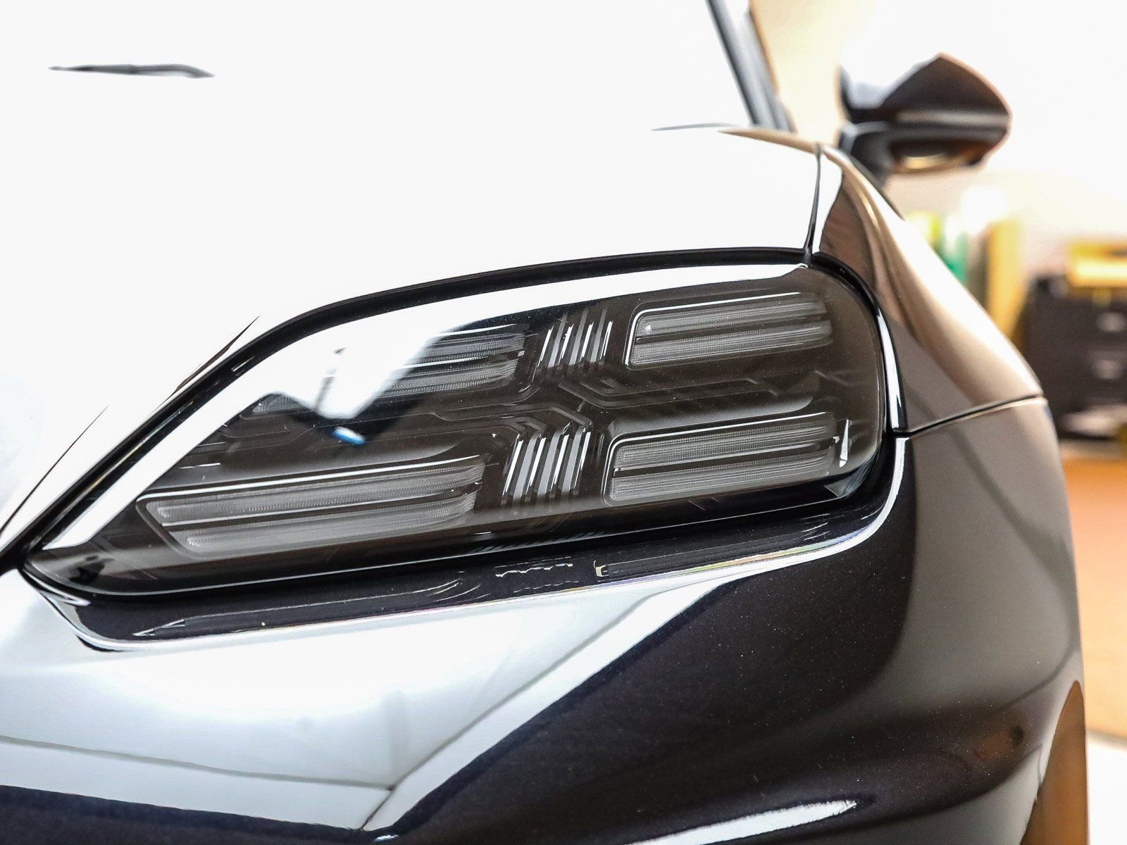 Certified 2025 Porsche Macan Turbo Electric image 11