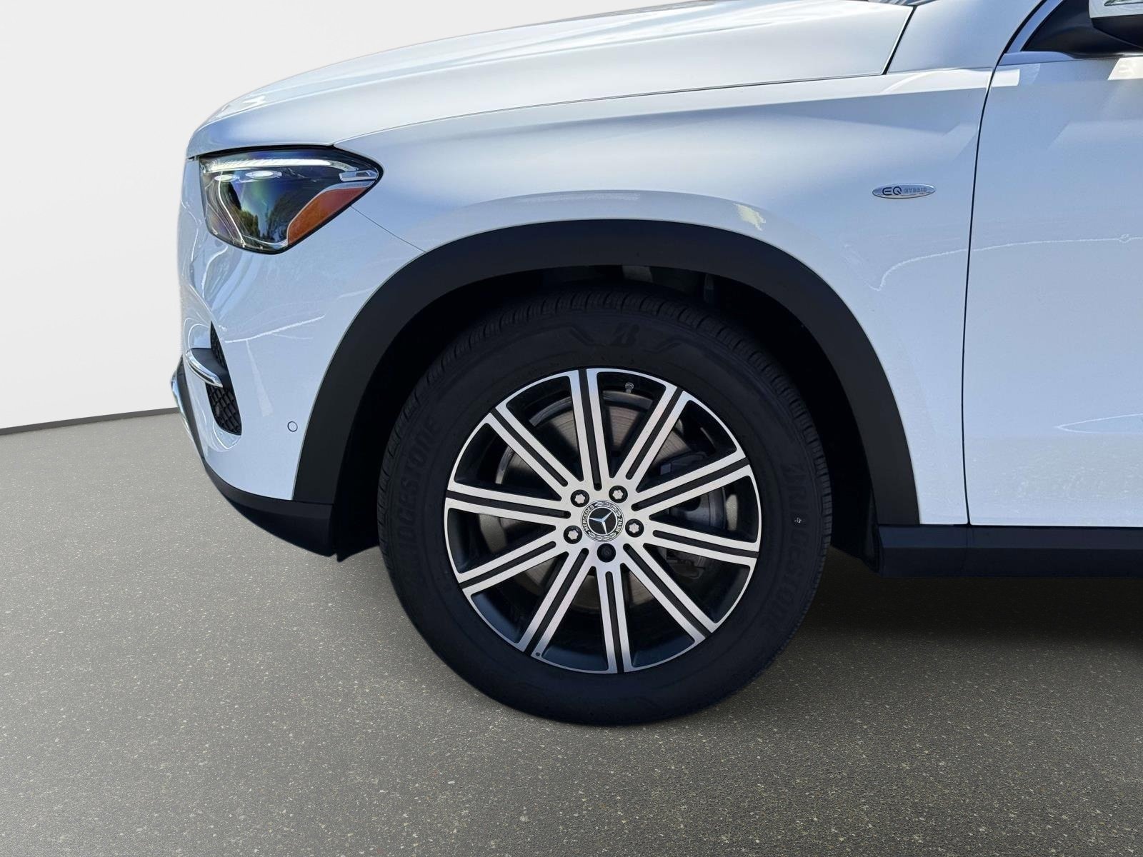 Used 2025 Mercedes-Benz GLE 450e 4MATIC image 11