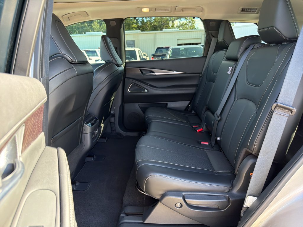 Used 2023 INFINITI QX60 Sensory w/ Cargo Package FWD image 28