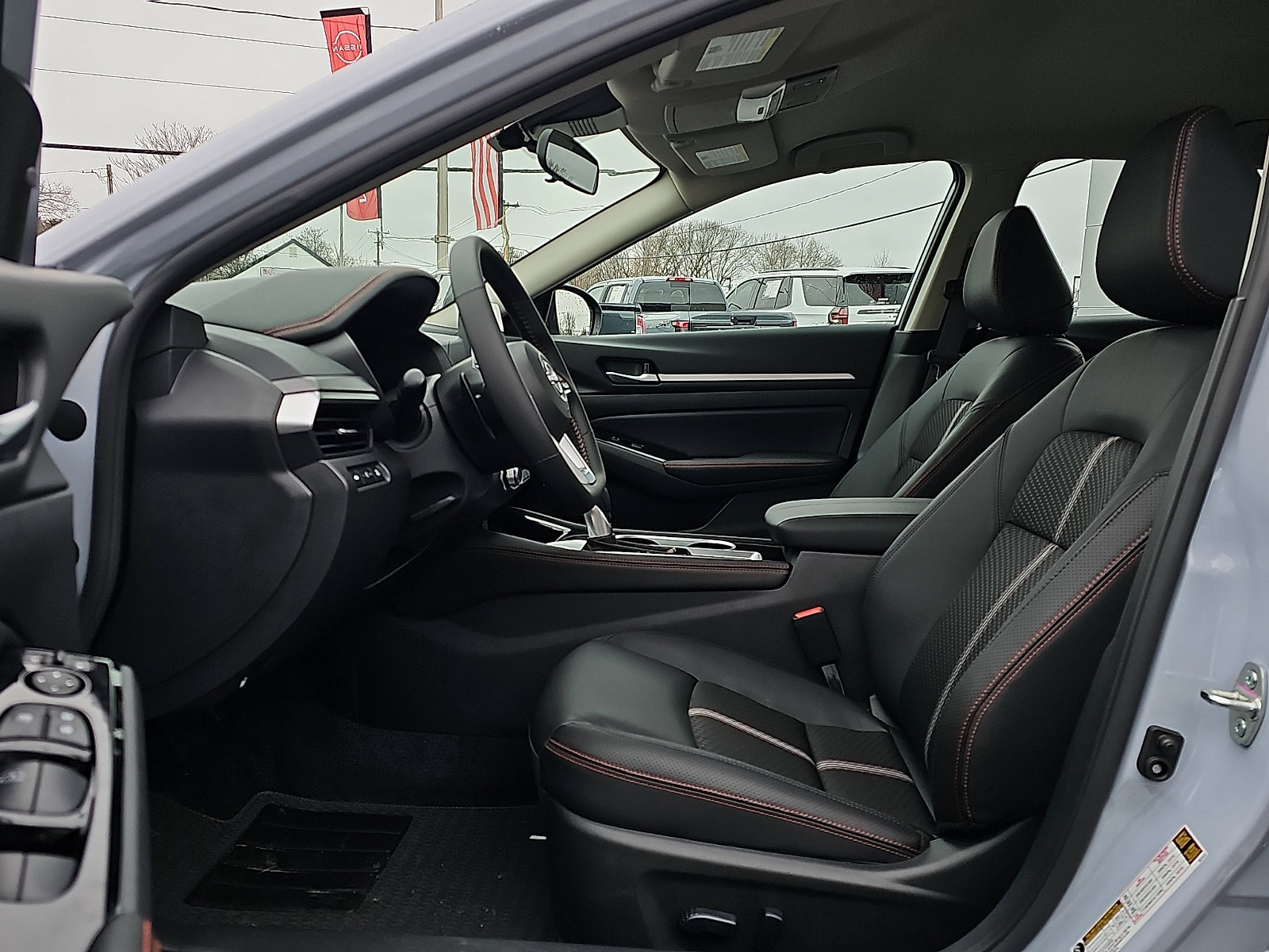 Used 2025 Nissan Altima 2.5 SR AWD/4WD image 14