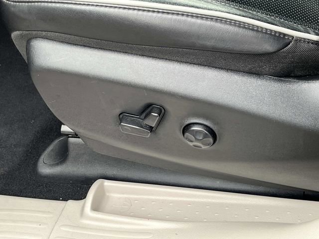 Used 2023 Chrysler Pacifica Limited FWD image 30