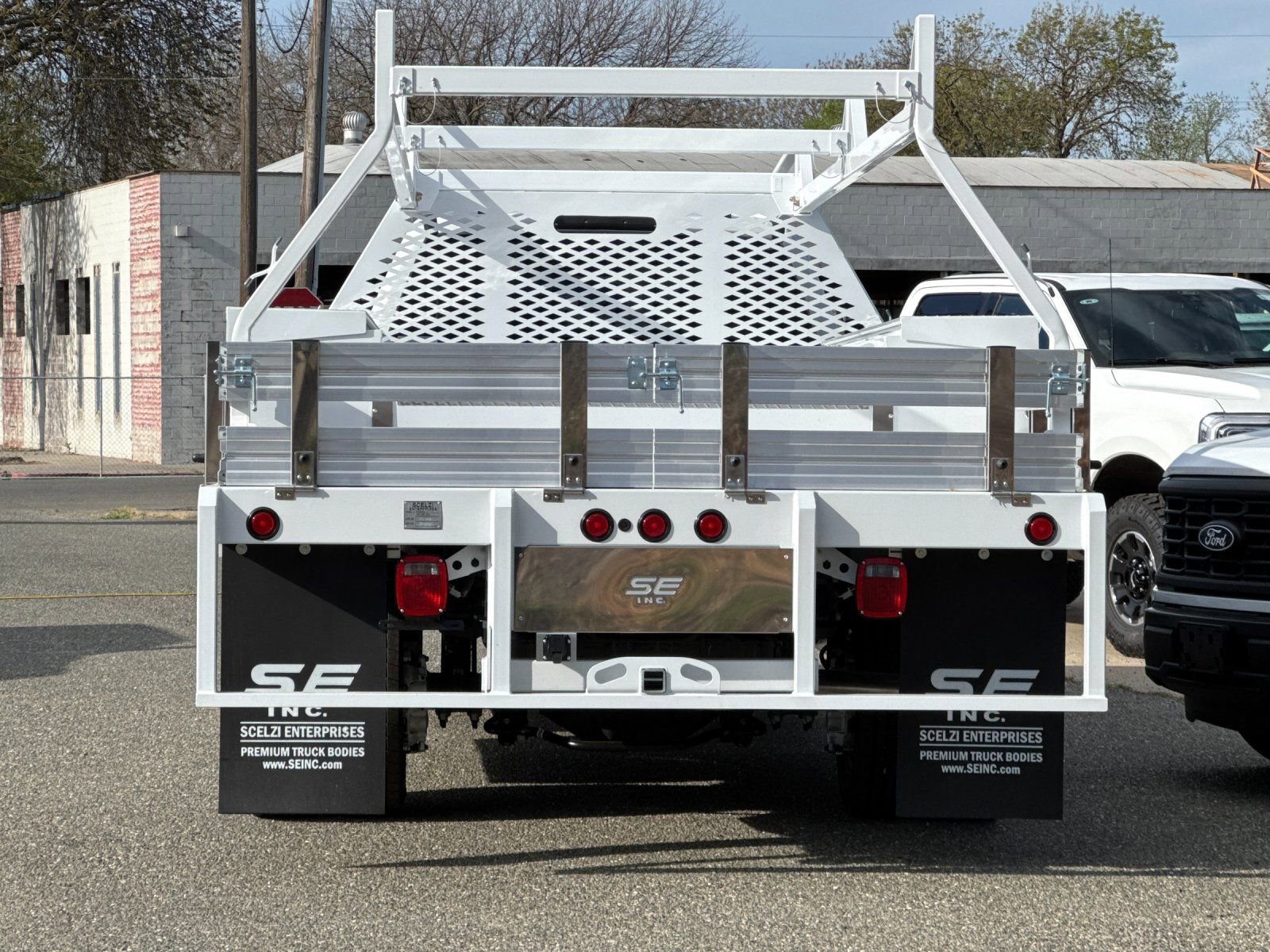 New 2025 Ford F550 4x4 SuperCab Super Duty image 4