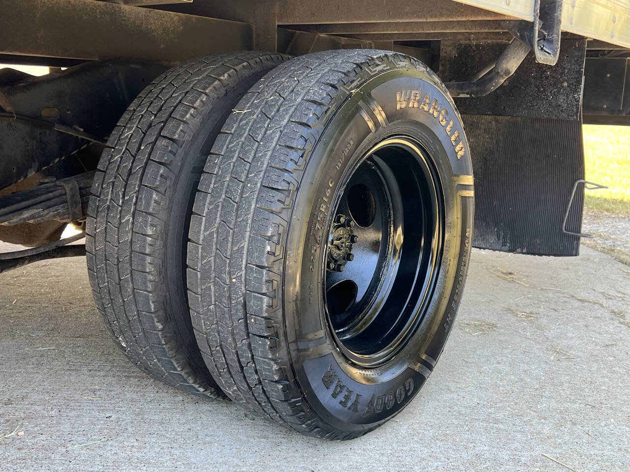 Used 2017 Ford E-350 and Econoline 350 Super Duty image 3