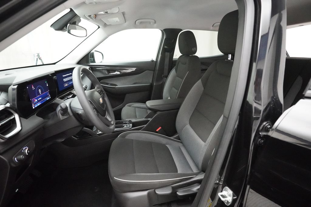 Used 2025 Chevrolet TrailBlazer LT AWD/4WD image 7