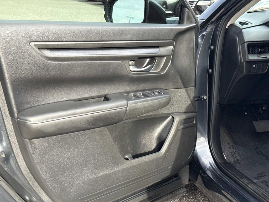 Used 2025 Honda CR-V LX image 17