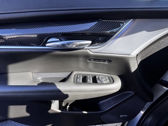 Used 2024 Cadillac XT6 Sport w/ Technology Package image 16