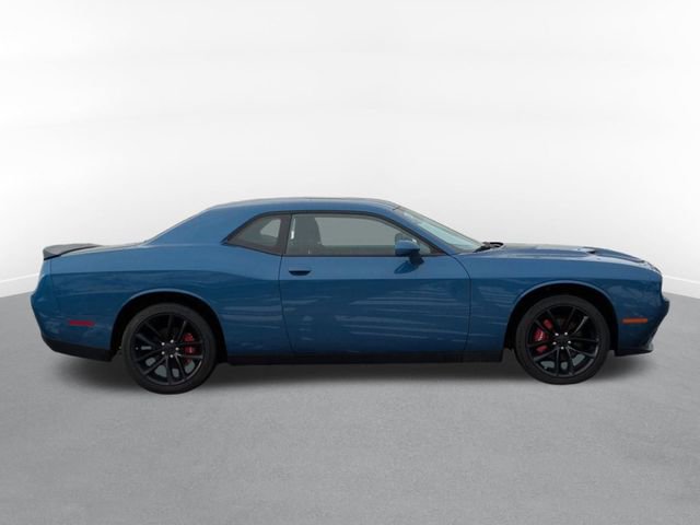 Used 2022 Dodge Challenger SXT w/ Driver Convenience Group image 2