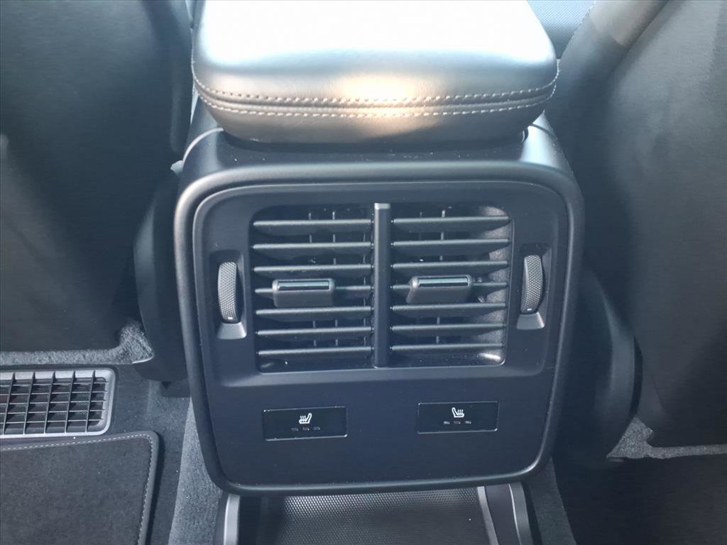 Used 2020 Porsche Taycan image 12