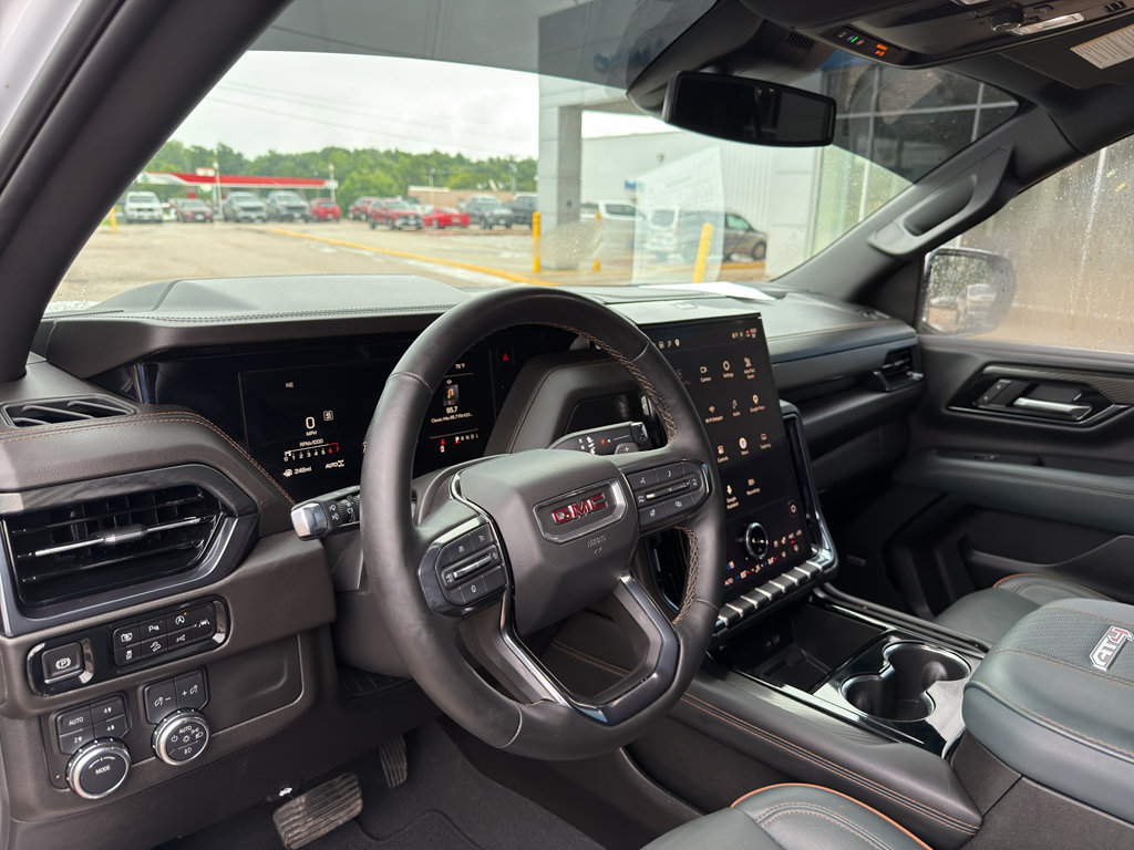 Used 2025 GMC Yukon XL AT4 AWD/4WD image 34