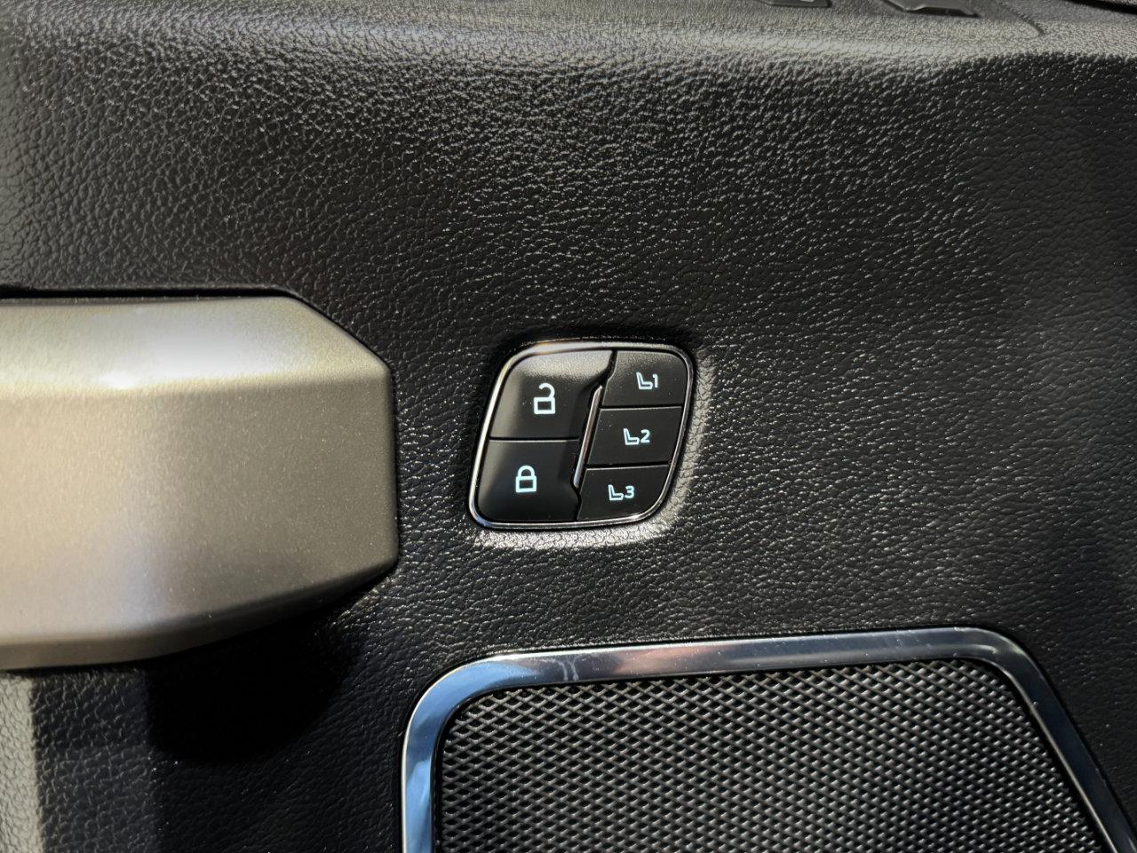 Used 2021 Ford F250 Lariat w/ Lariat Value Package image 31