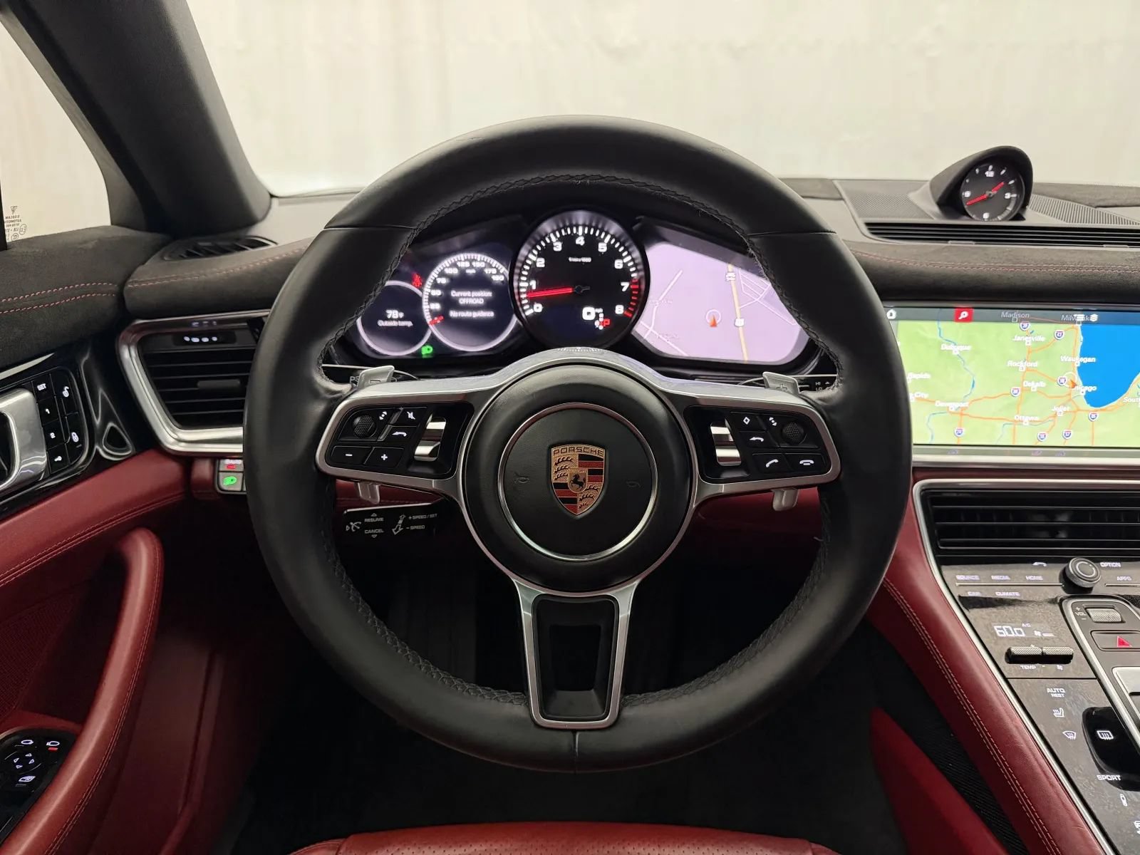 Used 2018 Porsche Panamera RWD image 16