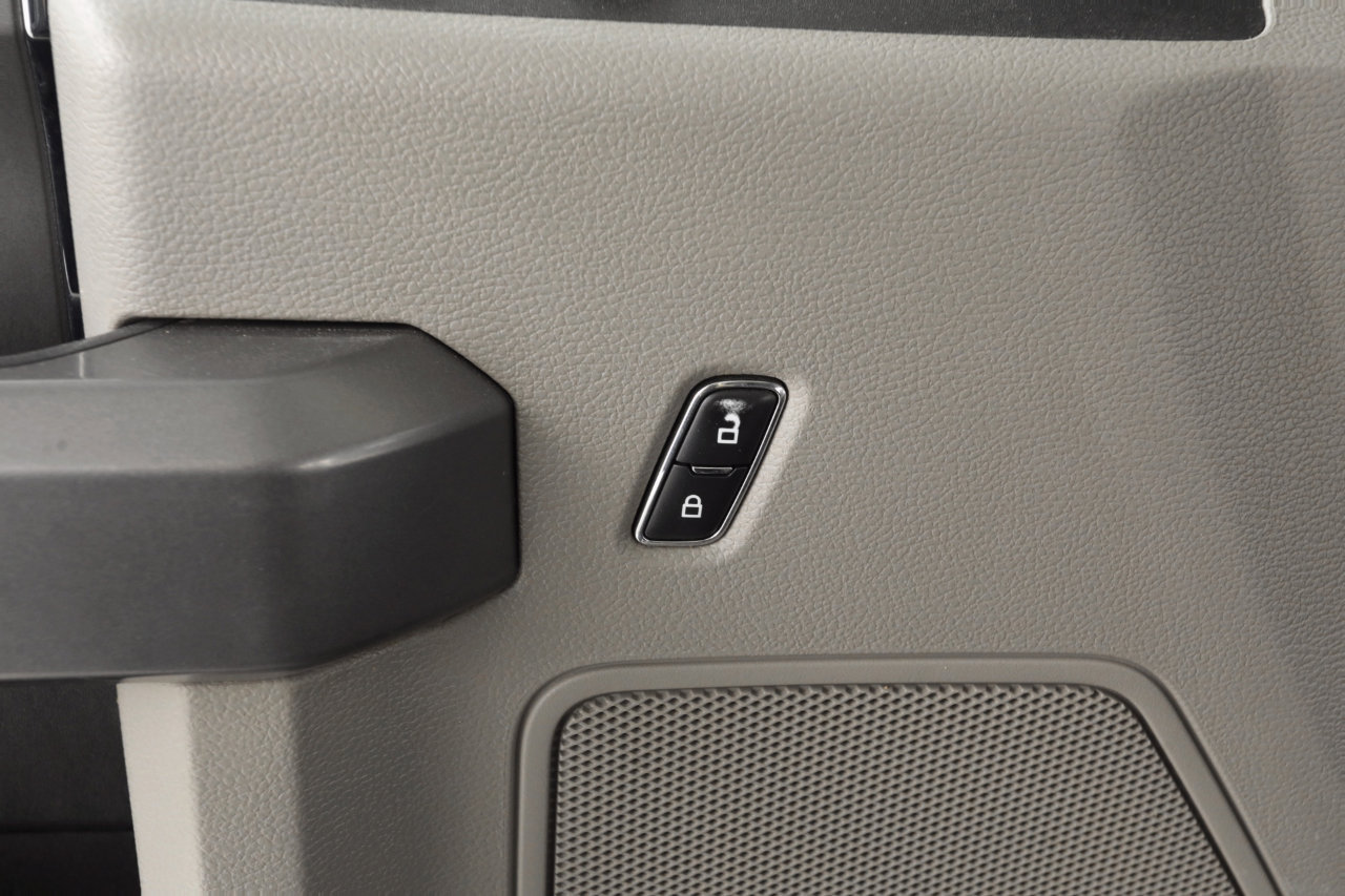 Used 2018 Ford F250 XLT w/ XLT Premium Package image 25